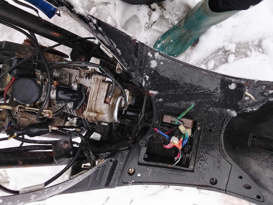 Vând scuter pegout v-clic