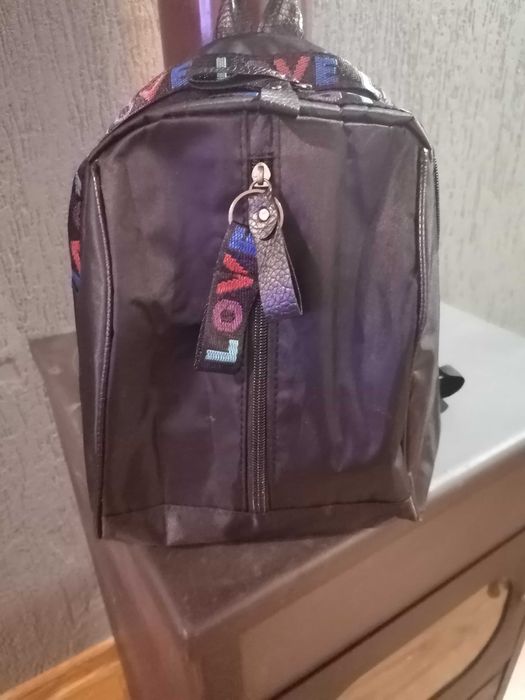 Дамска черна раница