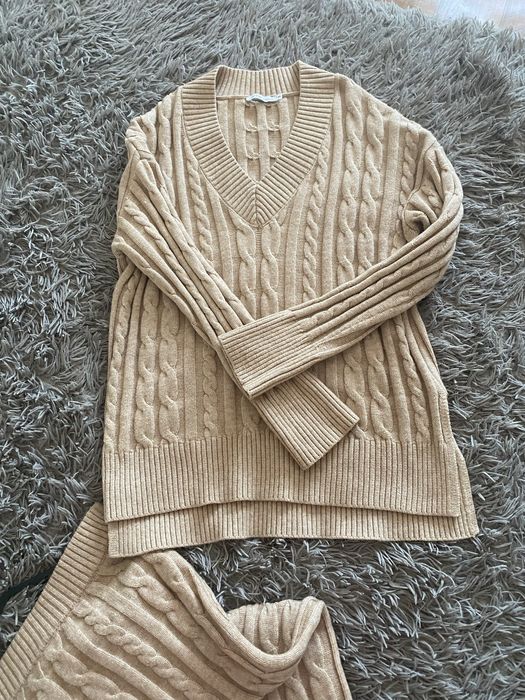 Продам теплый вязаный костюм