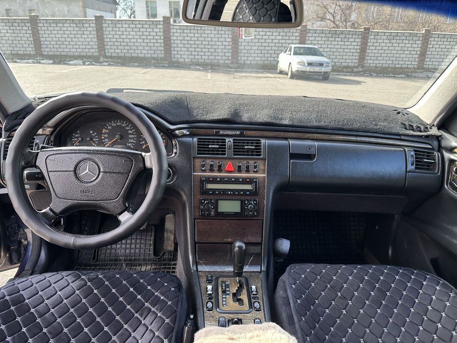 Mercedes w210 лупатый