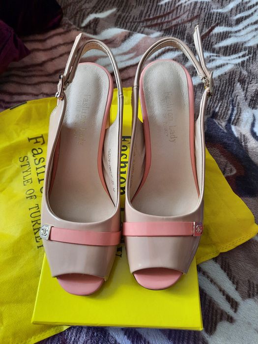 Продам летнии босоножки