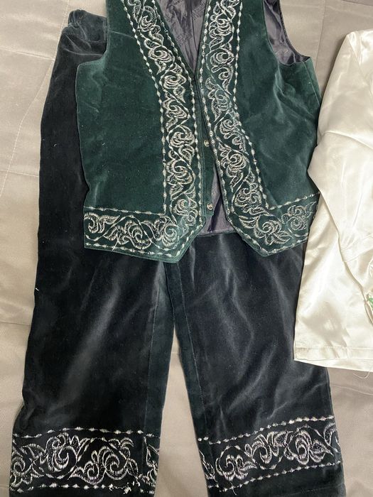 Ұлттық костюм сатылады (6–8 жас)