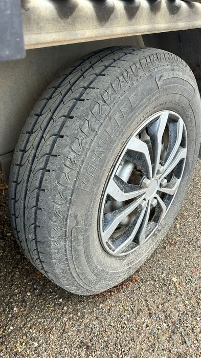 Platforma auto trailer remorca 5 metri 2700 kg