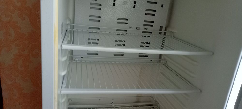 Холодильник Бирюса