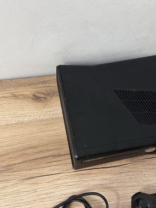 Продам прошитый XBOX 360 Slim 39 игр | иксбокс Freeboot