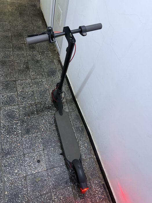 Trotineta electrica Xiaomi Electric Scooter 4, 300 W, Autonomie 35 Km, 25 Km/h, Negru