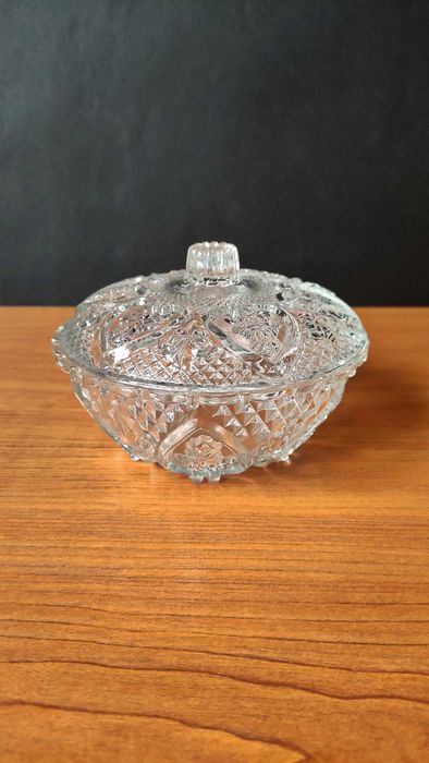 Захарница/бонбониера от пресовано стъкло