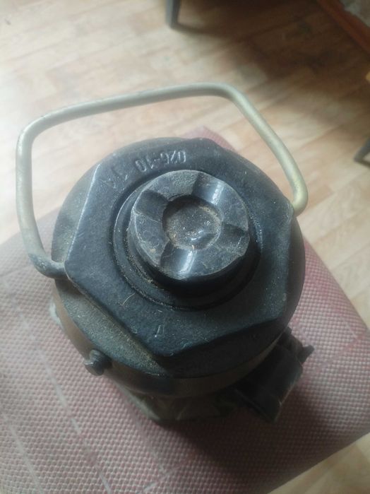 Продам домкрат 25 тонна новый