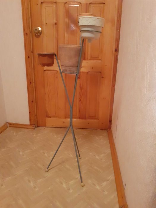 Продам подставки для цветов, аквариума