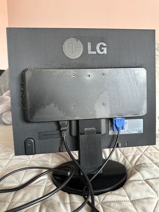 Екран за компютър LG