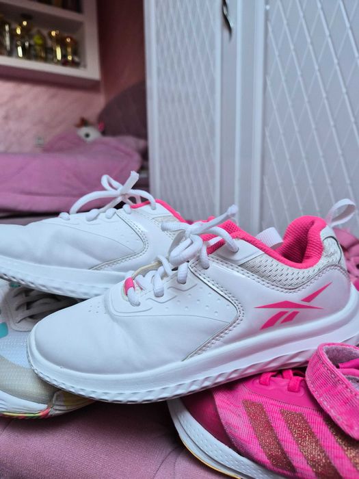 Продавам спортни обувки