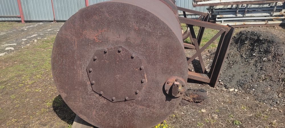 Продам металлическую емкость.