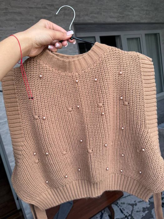 Свитер без рукавов