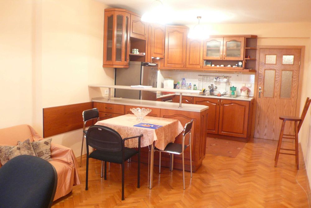 Дава се под наем Тристаен апартамент в София, Център - 86 кв.м за 550 € - Снимка #1