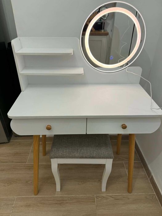 Masa de machiaj cu led