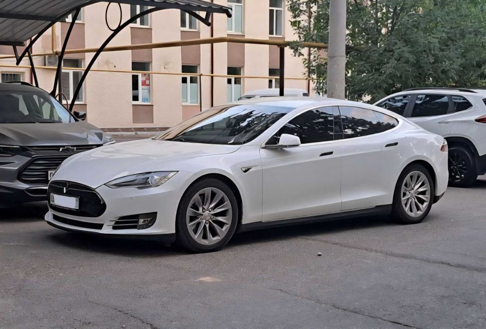 Tesla Model S 90D AWD, 2016г. (Американка)