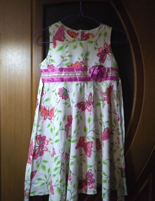 Срочно Продам Платье  на девочку