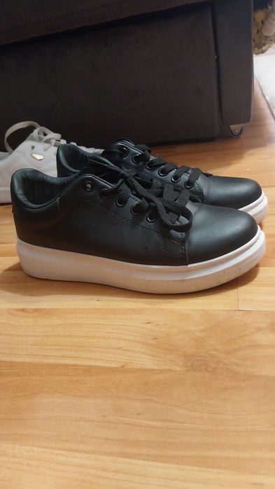 Incaltaminte casual/adidasi