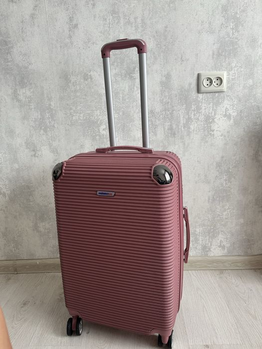 Продам чемодан пользовались 1 раз