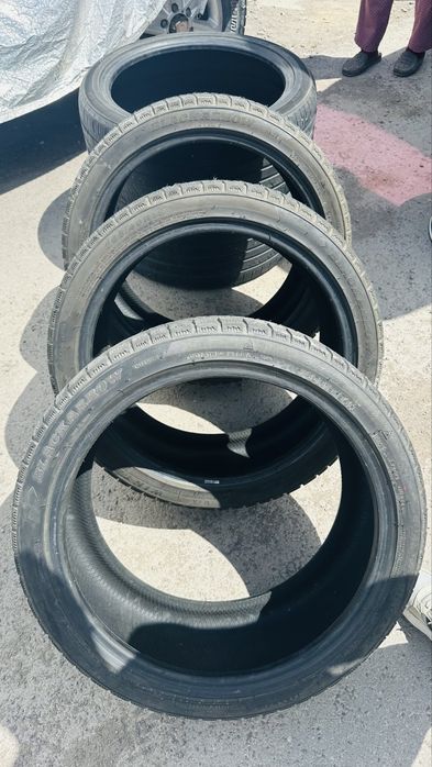 Продам резину 245/40/19 3 шт липучка