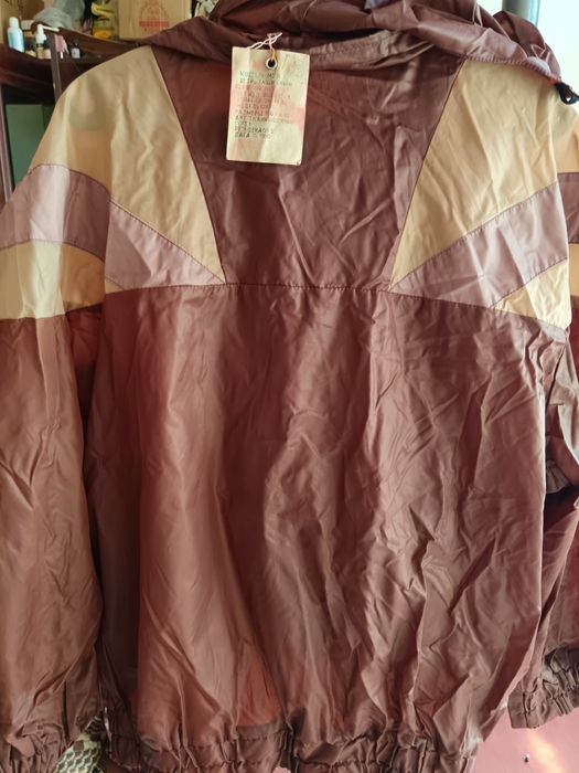 Дождевик не одета