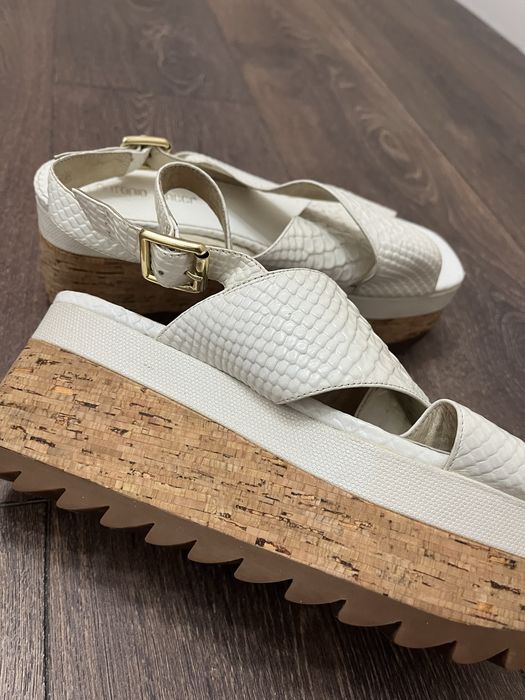 Босоножки новые 37р