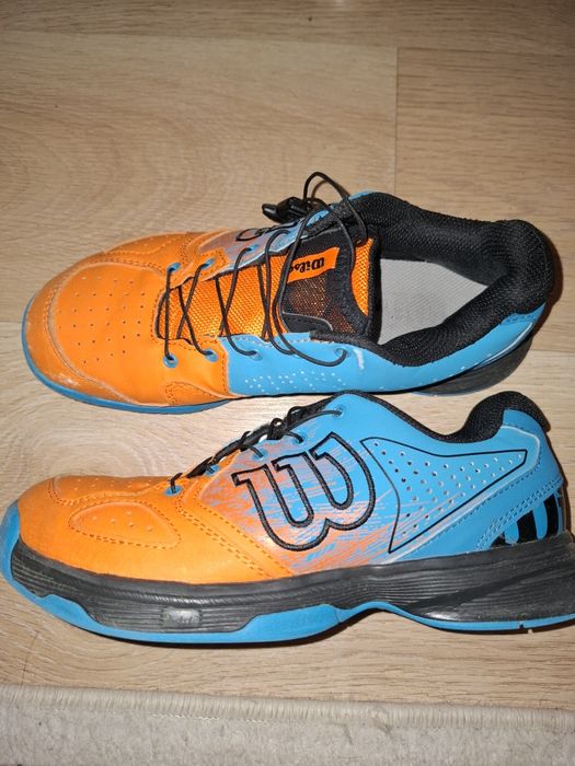 Теннисные кроссовки