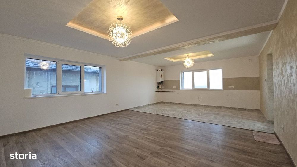 Casă modernă P+M cu vedere spectaculoasă lac Ciurbești