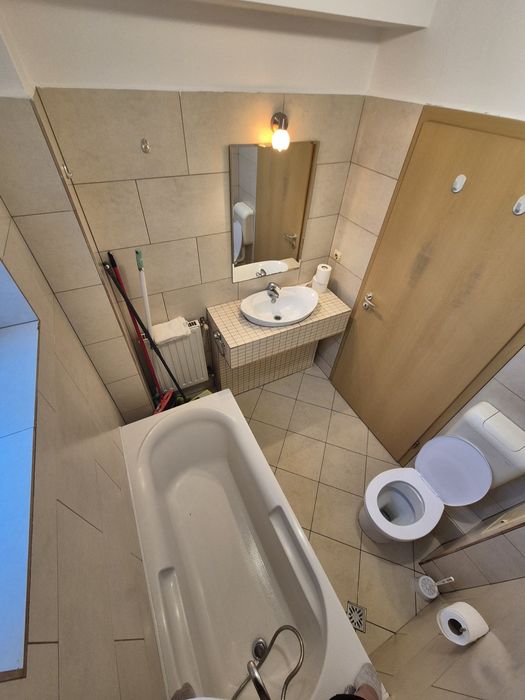 Închiriez garsonieră tip studio - zona Tilisca
