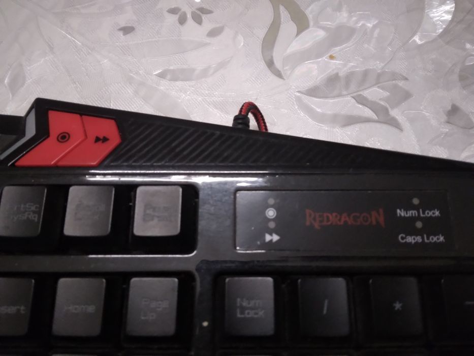 Vând  tastatura Redragon.