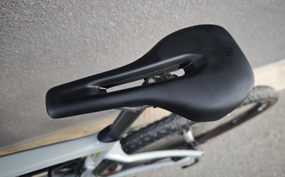 Карбонов Велосипед 28 Giant Gravel Bike Full Sram Rival eTap Axs 2024 8.2кг