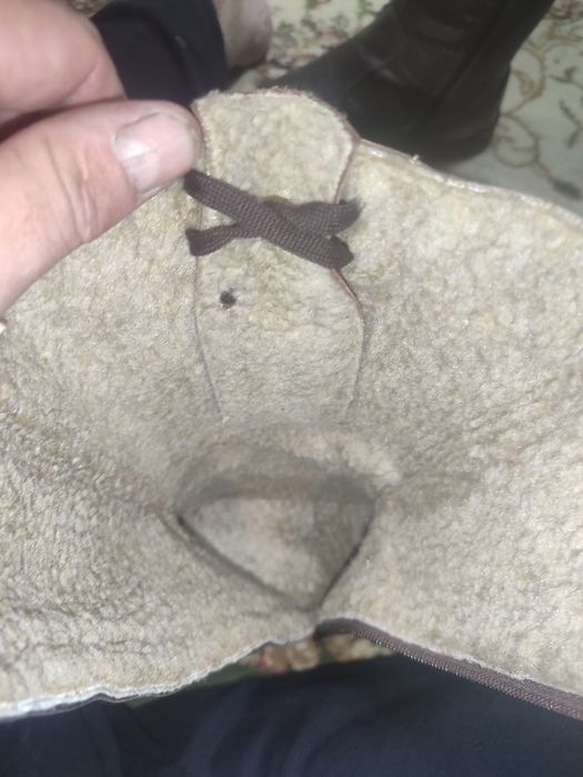 женские кожаные ботинки ,привозные очень теплые.