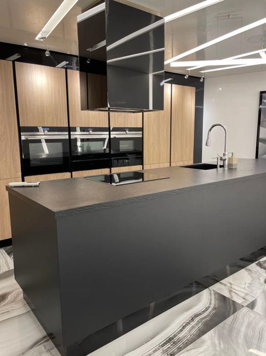 Продава се Тристаен апартамент в Пловдив, Кършияка - 130 кв.м за 1924 €/кв.м - Снимка #2