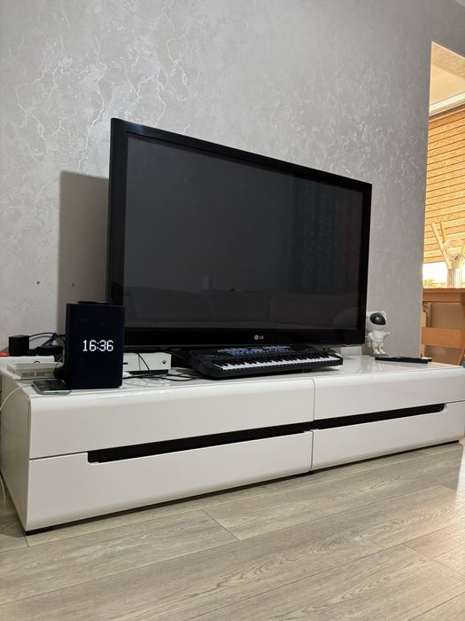Продам тумбу под телевизор