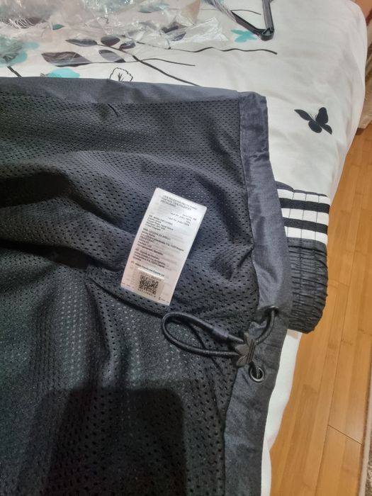 Se vinde geaca Adidas noua marime M