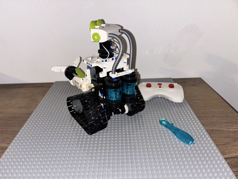 Set constructie CaDa - Robotul I BOT cu telecomanda