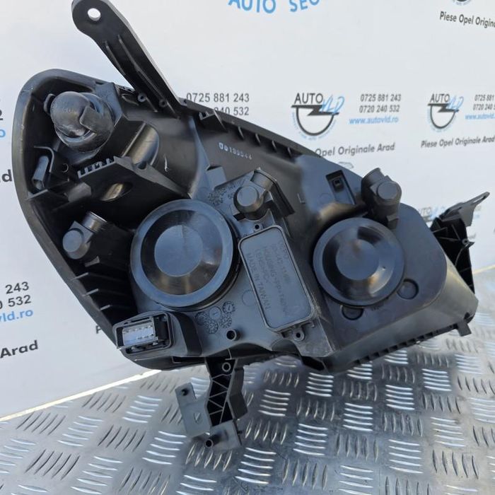 Far stanga fundal negru halogen Opel Zafira B Facelift