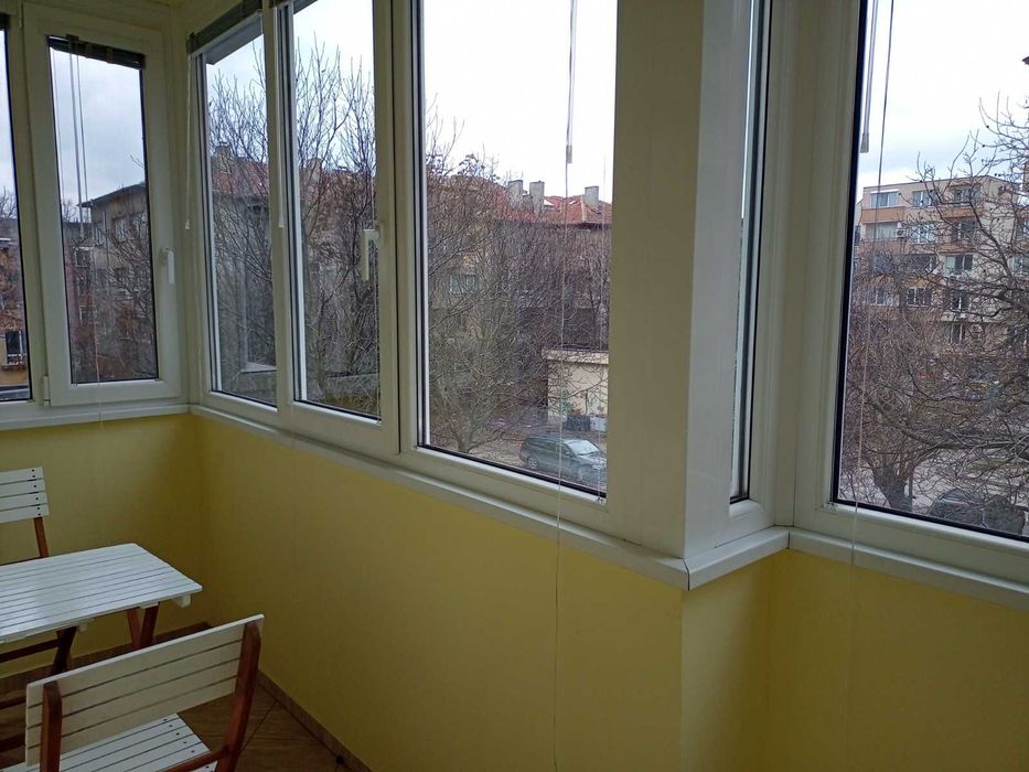 Тристаен апартамент под наем, Варна, Червен площад