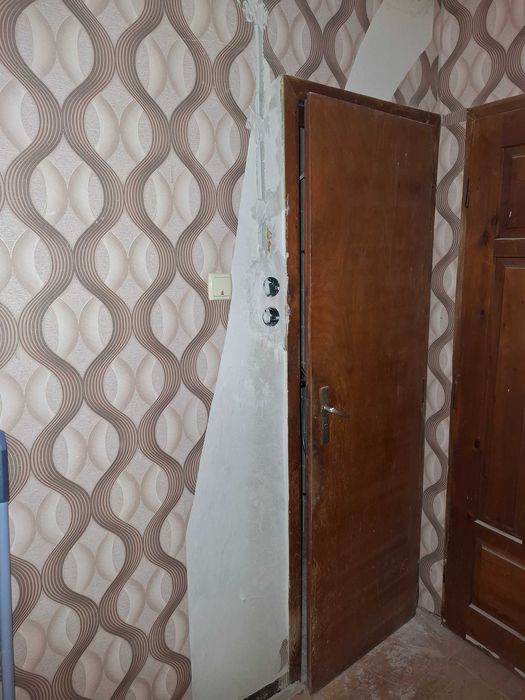 Продавам врати с каси