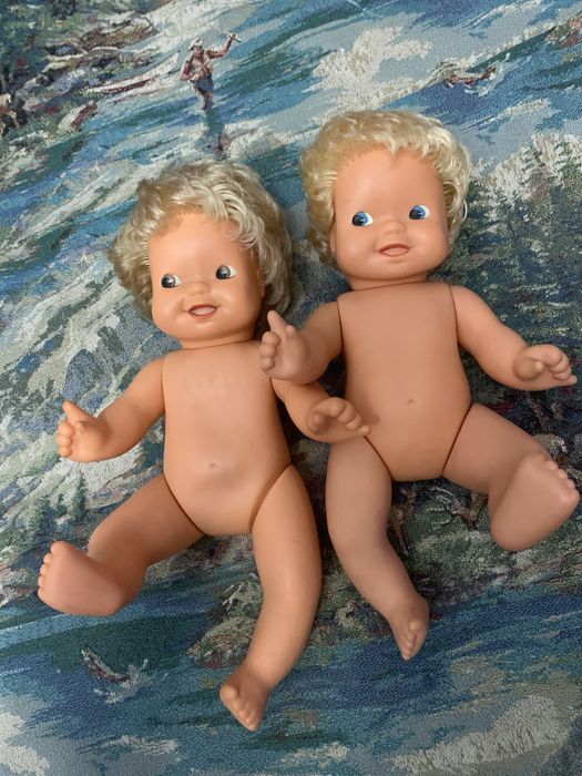 Куклы ГДР в родной одежде .