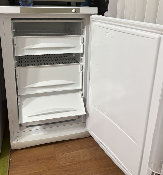 Продам морозильную камеру INDESIT