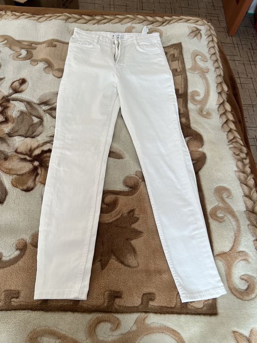 Джинсы женские белые