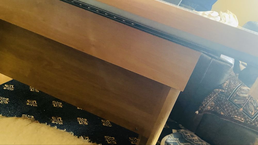 Masă lemn masiv +sase scaune piele