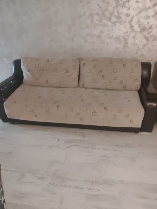 Canapea extensibila și fotoliu