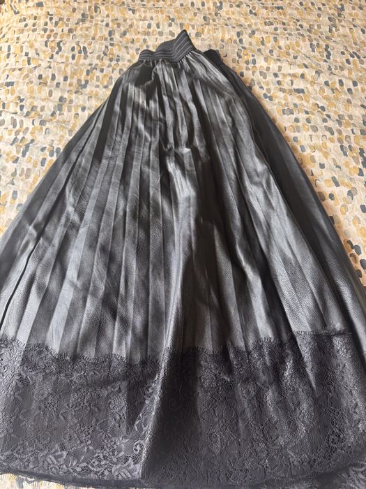 Дълга кожена пола