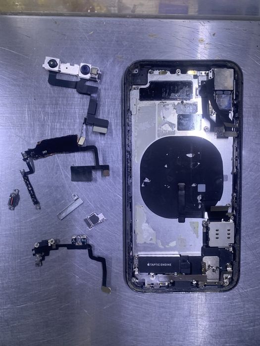 Продам на запчяст iphone 11