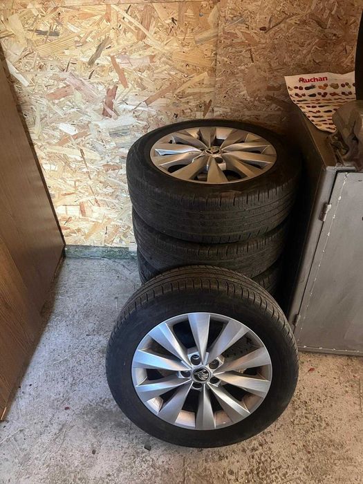 Jante aliaj originale Skoda 16" + anvelope iarna Michelin