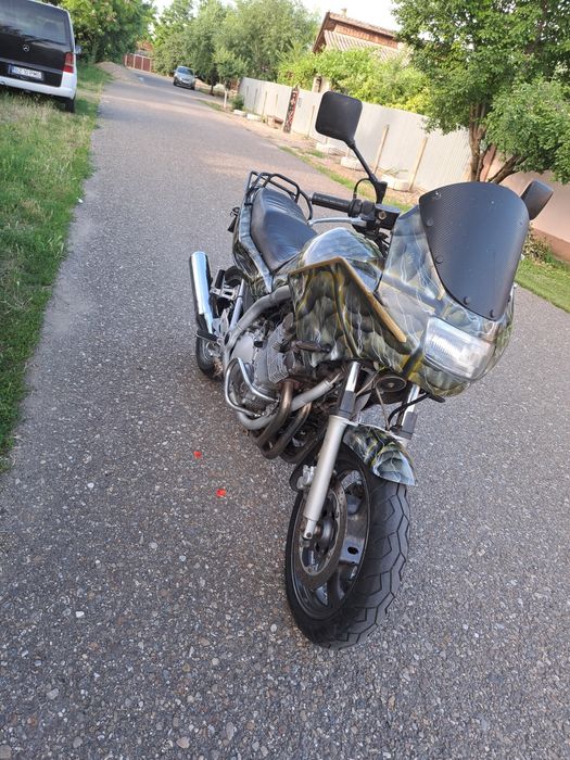 Motocicleta Yamaha 900 4km