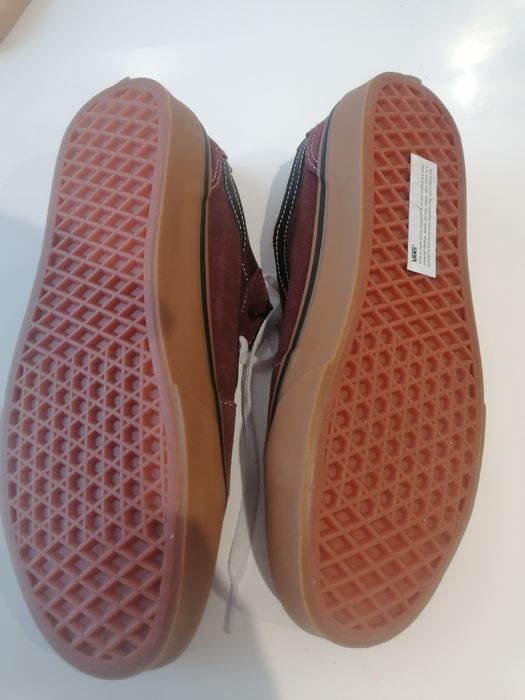 Продавам спортни обувки Vans