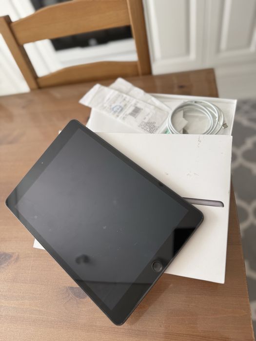 Apple Ipad 8, 32 gb.